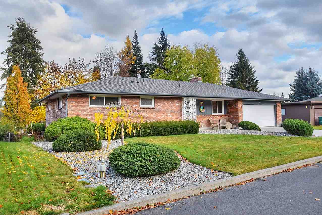 9916 North Huntington Road Spokane, WA 99218 - Photo 1 of 20