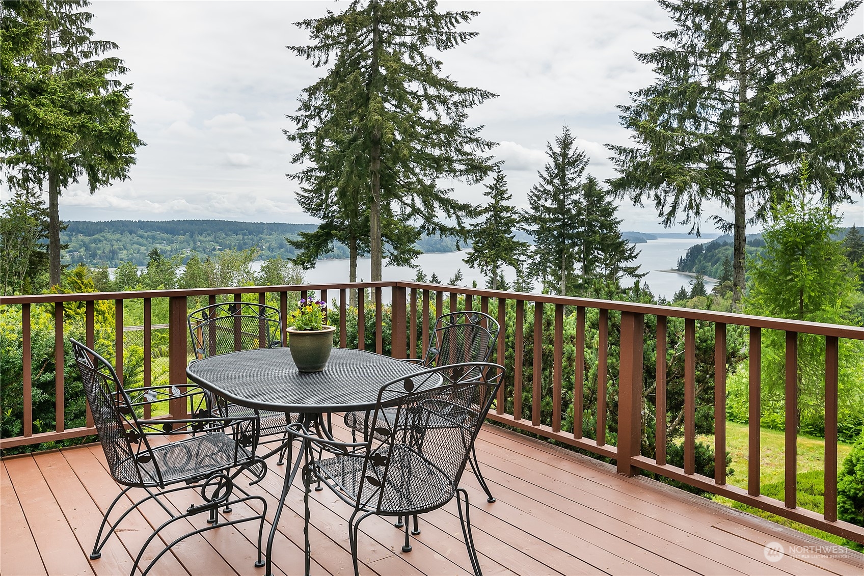9228 Southeast View Park Road Port Orchard, WA 98367 - Photo 11 of 35 Gallery Image 11