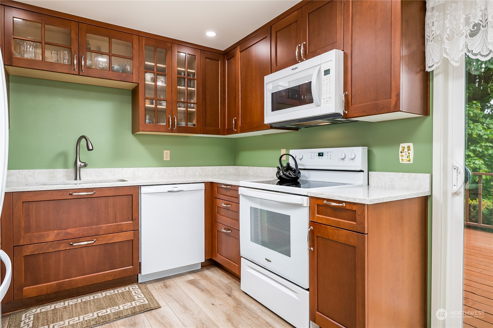 9228 Southeast View Park Road Port Orchard, WA 98367 - Photo 7 of 35 Gallery Image 7