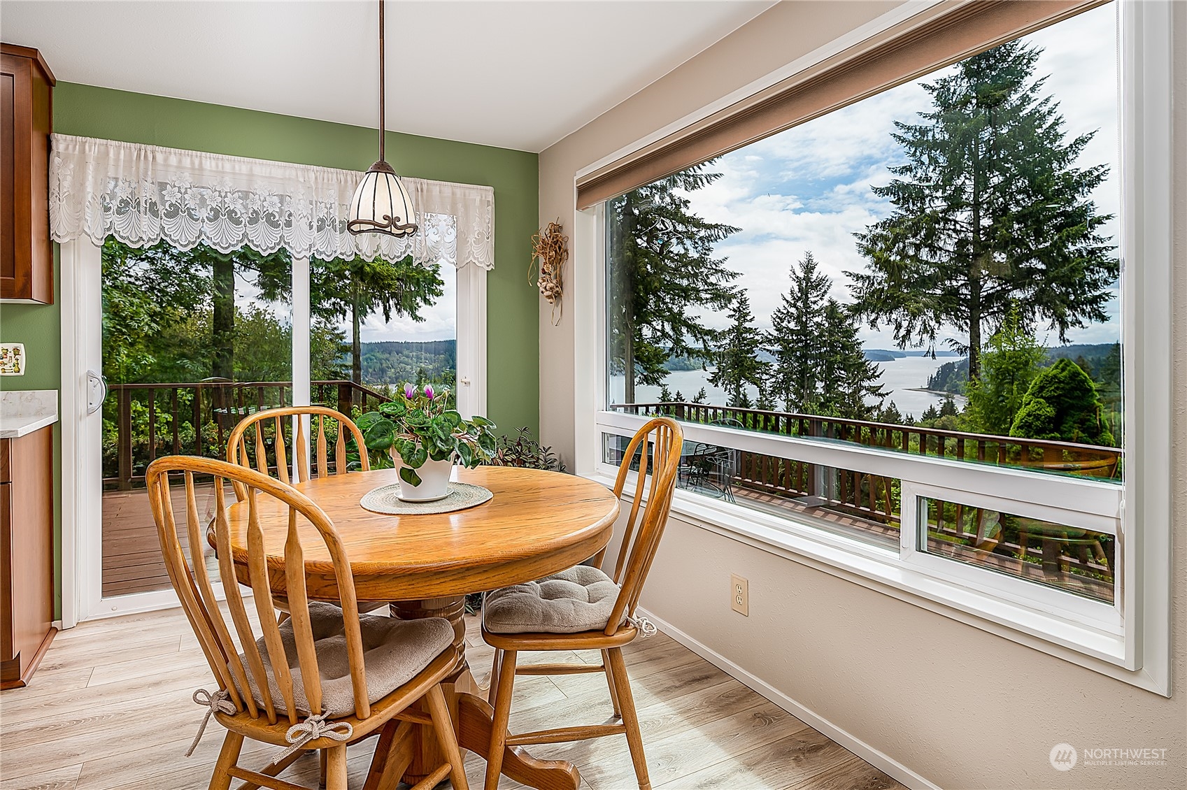 9228 Southeast View Park Road Port Orchard, WA 98367 - Photo 8 of 35 Gallery Image 8