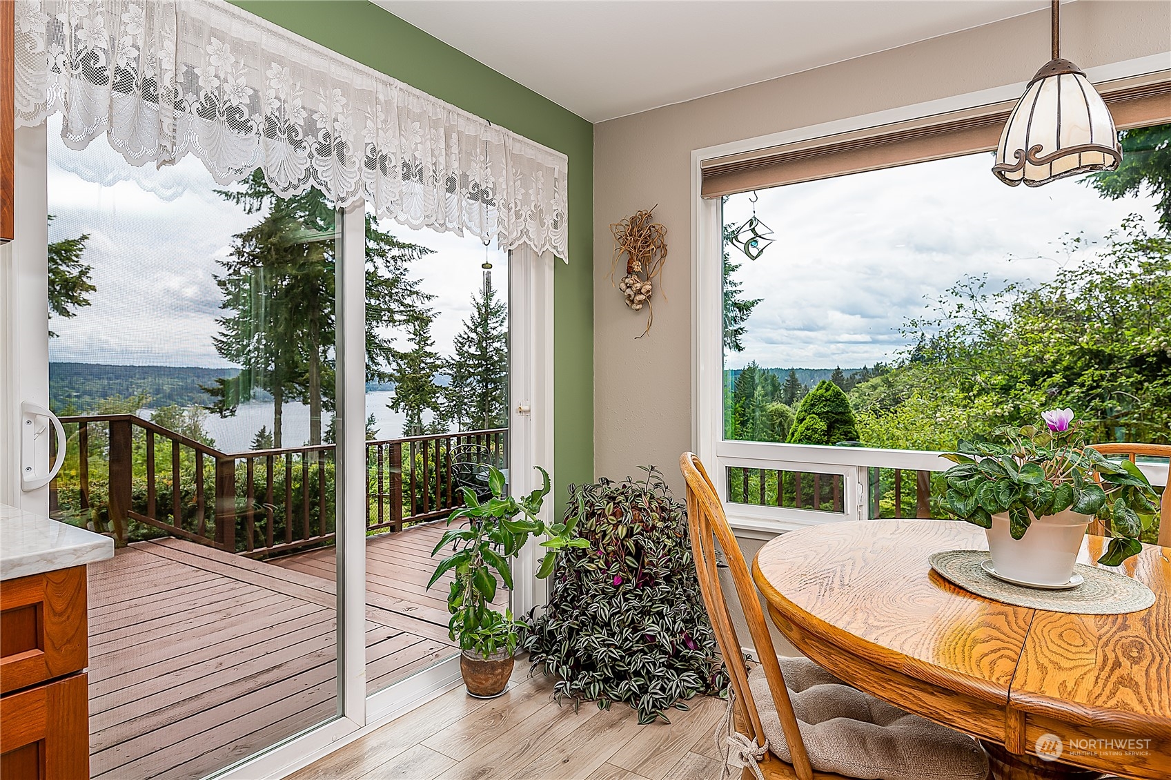 9228 Southeast View Park Road Port Orchard, WA 98367 - Photo 9 of 35 Gallery Image 9