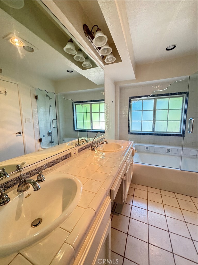 7100 Balboa Boulevard, Unit 902 Van Nuys, CA 91406 - Photo 21 of 29 a spacious bathroom with a tub and a large window