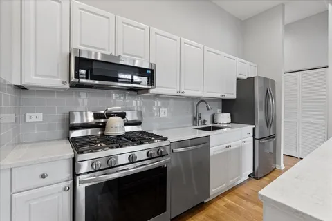 $515,000 | 2512 North Bosworth Avenue, Unit 208, Chicago, IL 60614