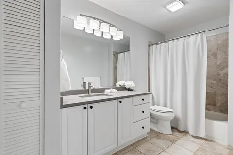 $515,000 | 2512 North Bosworth Avenue, Unit 208, Chicago, IL 60614