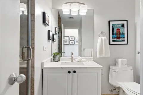 $515,000 | 2512 North Bosworth Avenue, Unit 208, Chicago, IL 60614