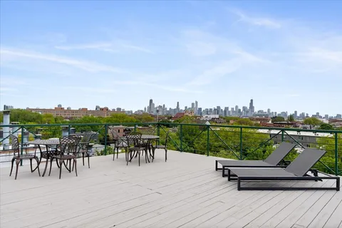 $515,000 | 2512 North Bosworth Avenue, Unit 208, Chicago, IL 60614