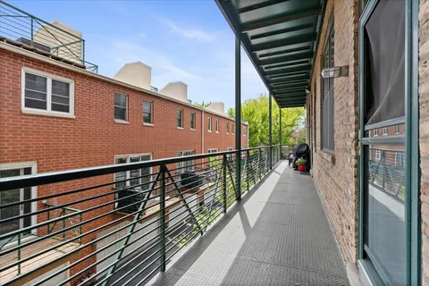 $515,000 | 2512 North Bosworth Avenue, Unit 208, Chicago, IL 60614