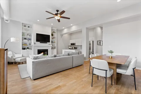 $515,000 | 2512 North Bosworth Avenue, Unit 208, Chicago, IL 60614