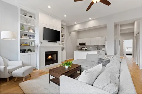 $515,000 | 2512 North Bosworth Avenue, Unit 208, Chicago, IL 60614