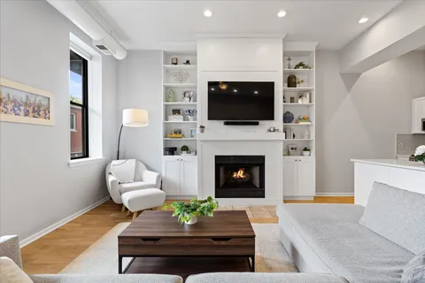 $515,000 | 2512 North Bosworth Avenue, Unit 208, Chicago, IL 60614