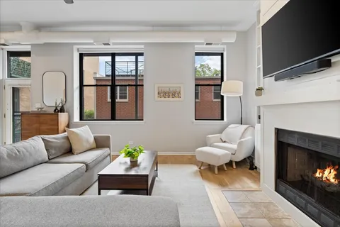 $515,000 | 2512 North Bosworth Avenue, Unit 208, Chicago, IL 60614