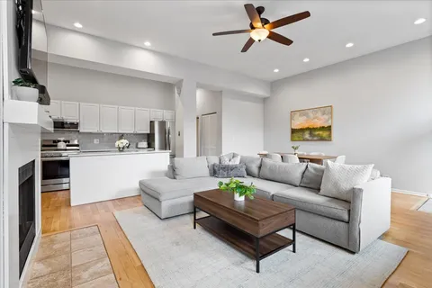 $515,000 | 2512 North Bosworth Avenue, Unit 208, Chicago, IL 60614