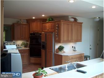 204 Lahoma Road Reading, PA 19601 - Photo 5 of 12