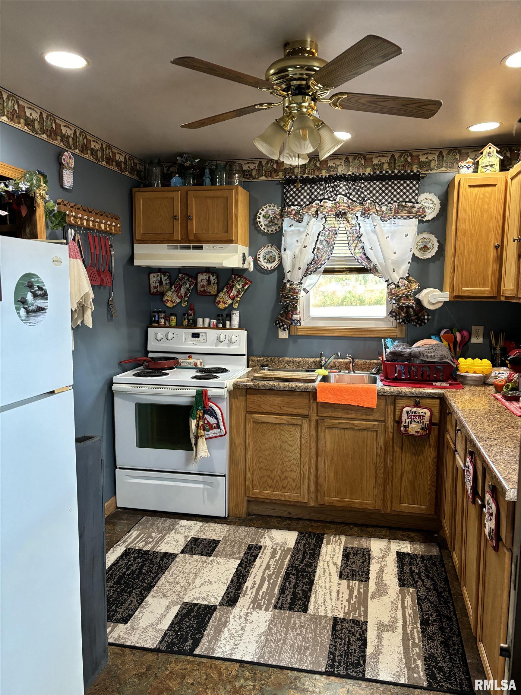 1526 Spring Bay Road East Peoria, IL 61611 - Photo 8 of 19 Gallery Image 8