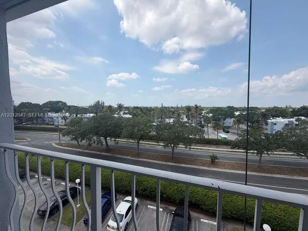 $1,450 | 500 Executive Center Drive, Unit 5C, West Palm Beach, FL 33401
