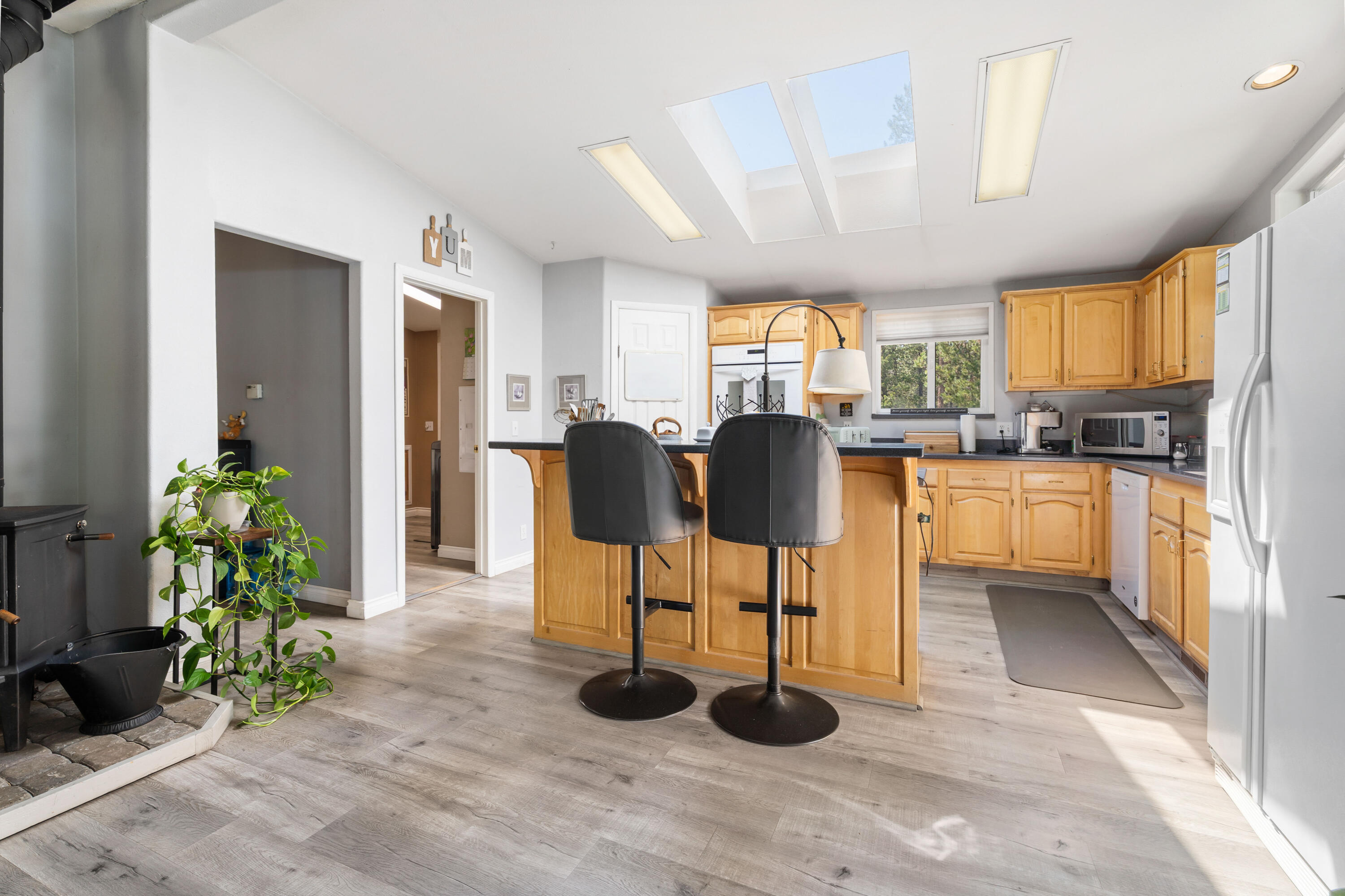 55105 Jackpine Way Bend, OR 97707 - Photo 18 of 89 51-Kitchen
