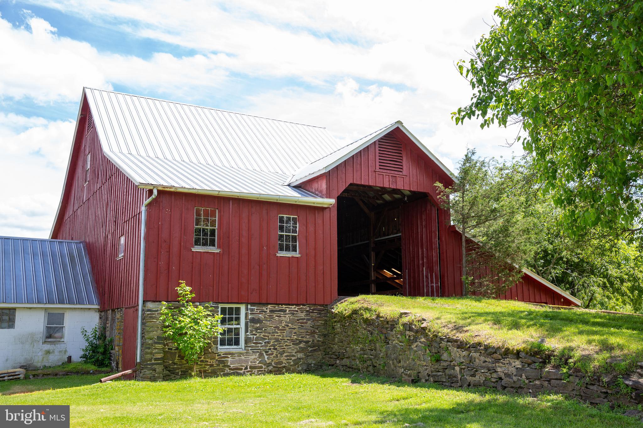 6501 Stump Road Pipersville, PA 18947 - Photo 24 of 39 barn