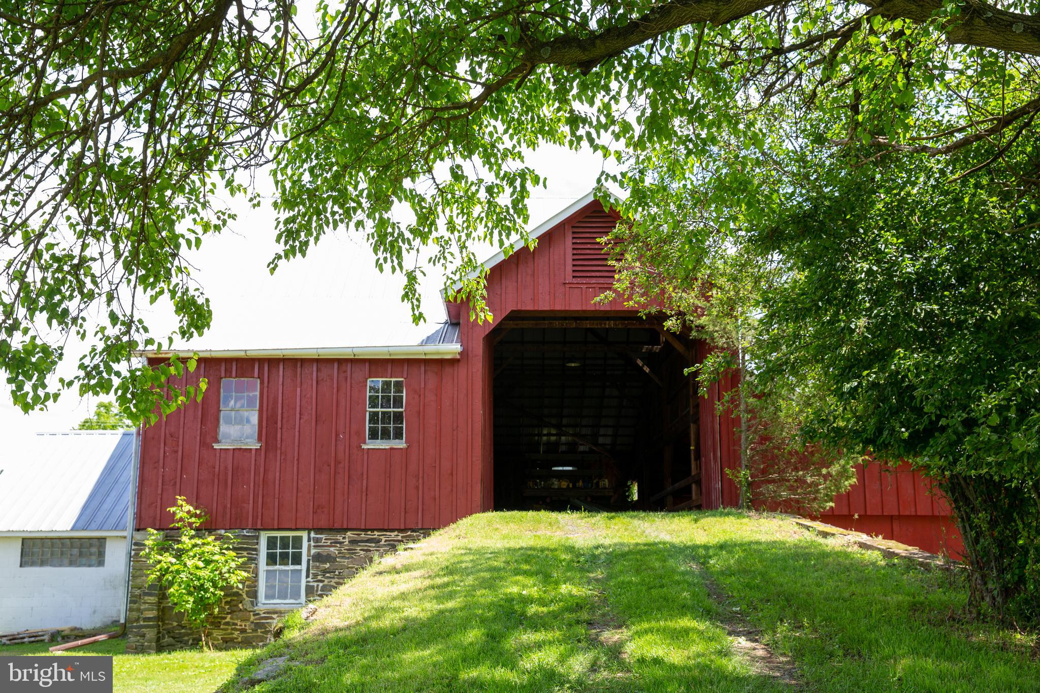 6501 Stump Road Pipersville, PA 18947 - Photo 25 of 39 barn