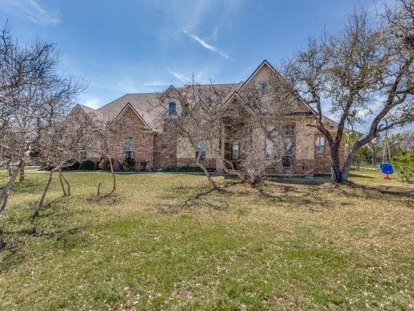 $3,200 | 146 Fawna Drive, Azle, TX 76020