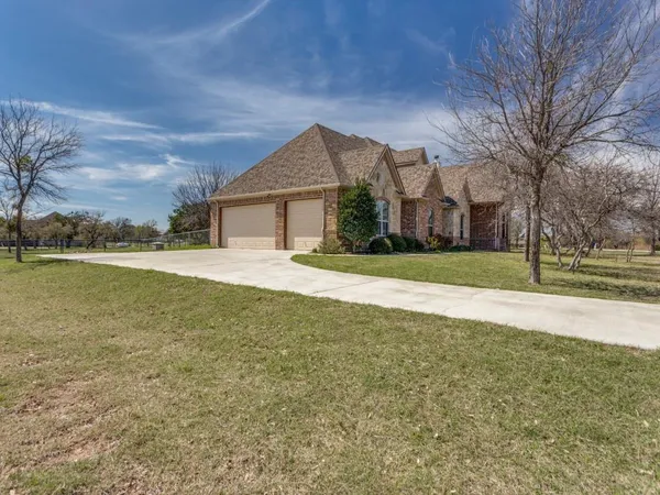 $3,200 | 146 Fawna Drive, Azle, TX 76020