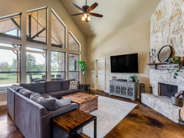 $3,200 | 146 Fawna Drive, Azle, TX 76020