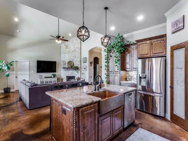 $3,200 | 146 Fawna Drive, Azle, TX 76020