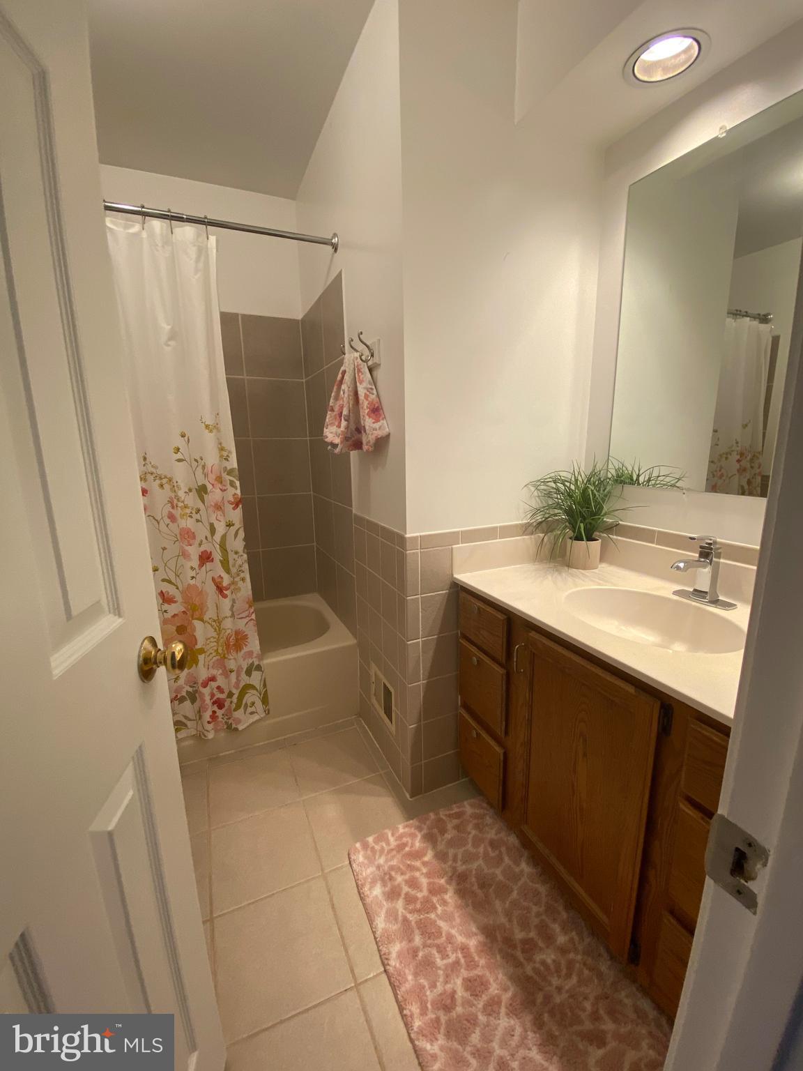 10 Whittingham Circle Sterling, VA 20165 - Photo 19 of 25 2nd Full bath