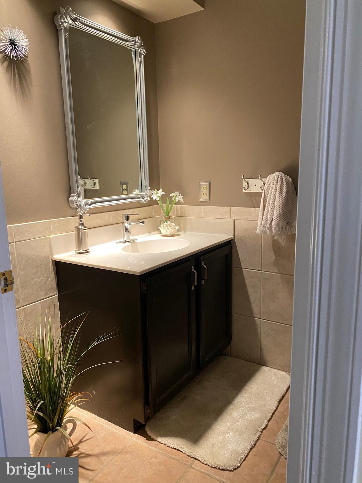 10 Whittingham Circle Sterling, VA 20165 - Photo 22 of 25 Powder room