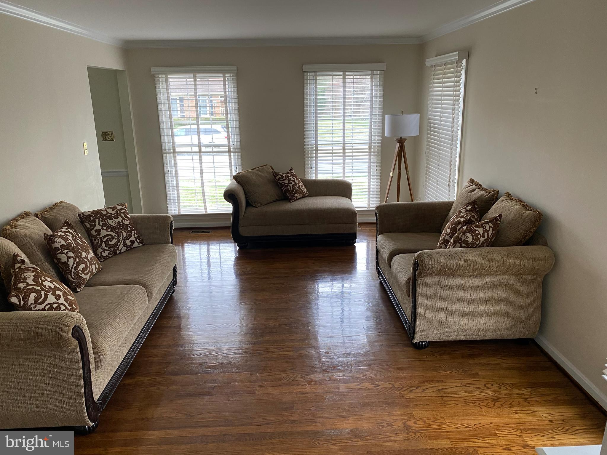 10 Whittingham Circle Sterling, VA 20165 - Photo 5 of 25 Living room