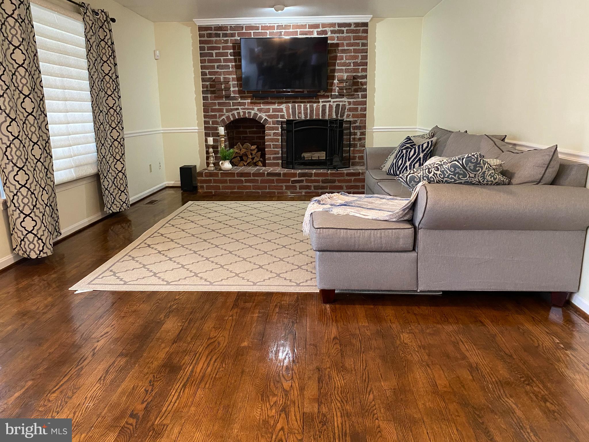 10 Whittingham Circle Sterling, VA 20165 - Photo 8 of 25 Family room