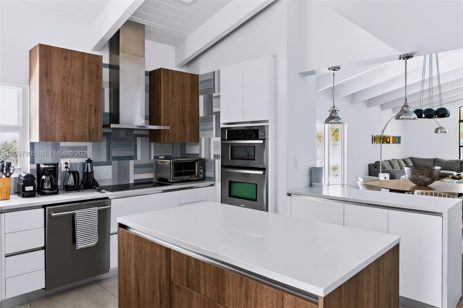 330 Glenridge Road Key Biscayne, FL 33149 - Photo 6 of 27 Gallery Image 6