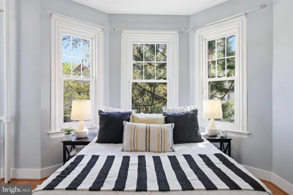 $819,500 | 1020 10th Street Northeast, Washington, DC 20002