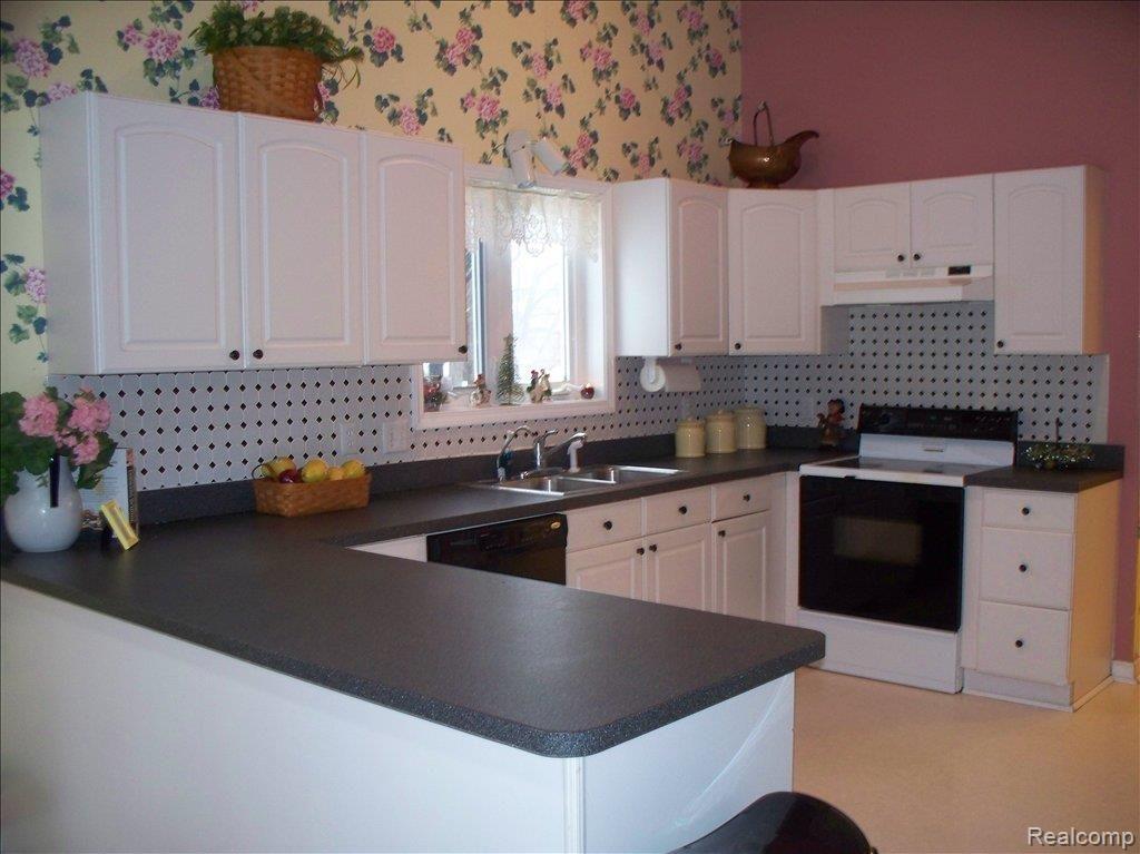 1054 West Livingston Road Highland, MI 48357 - Photo 23 of 25 Kitchen