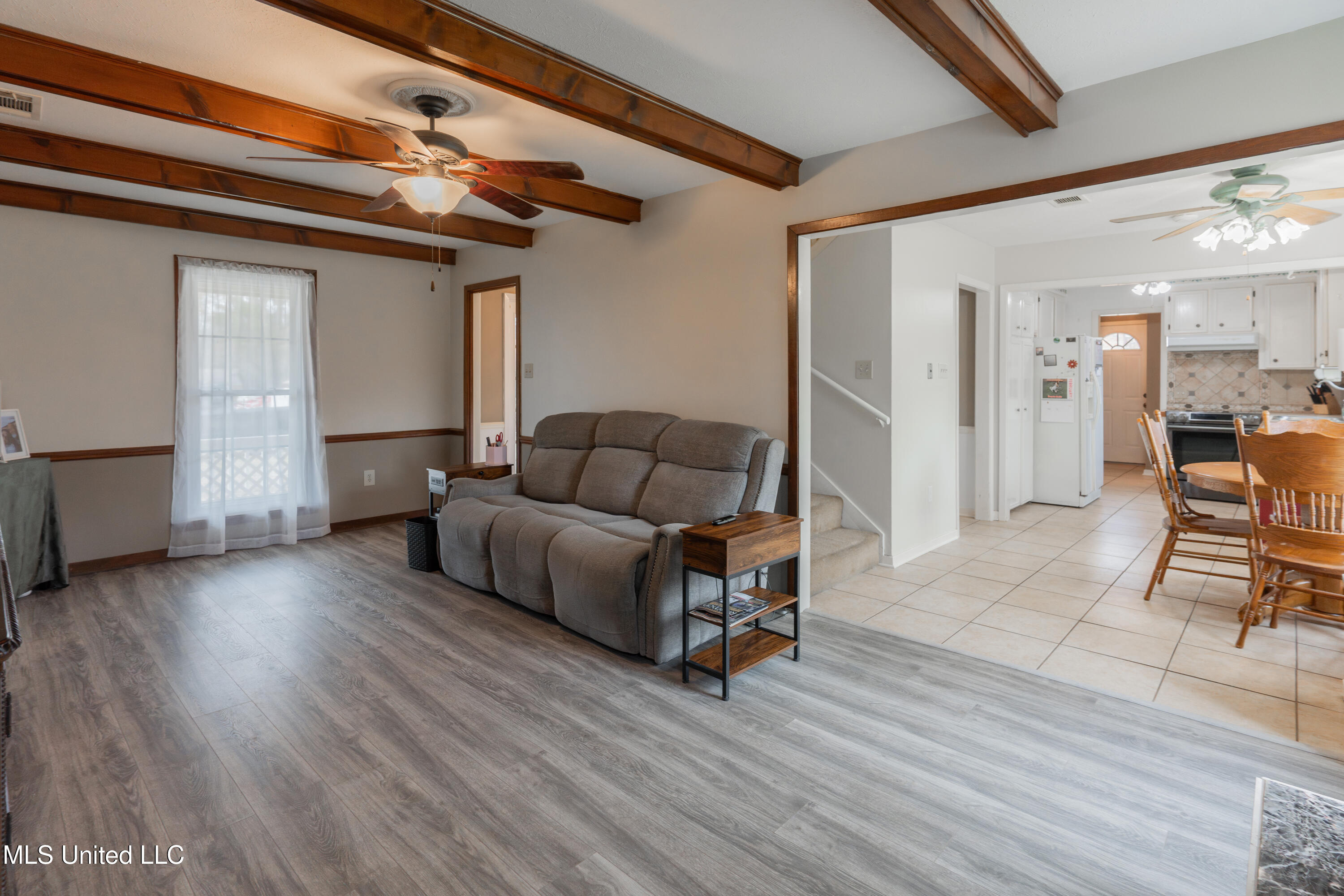 108 Pebble Lane Clinton, MS 39056 - Photo 17 of 60 17-LivingRoom.