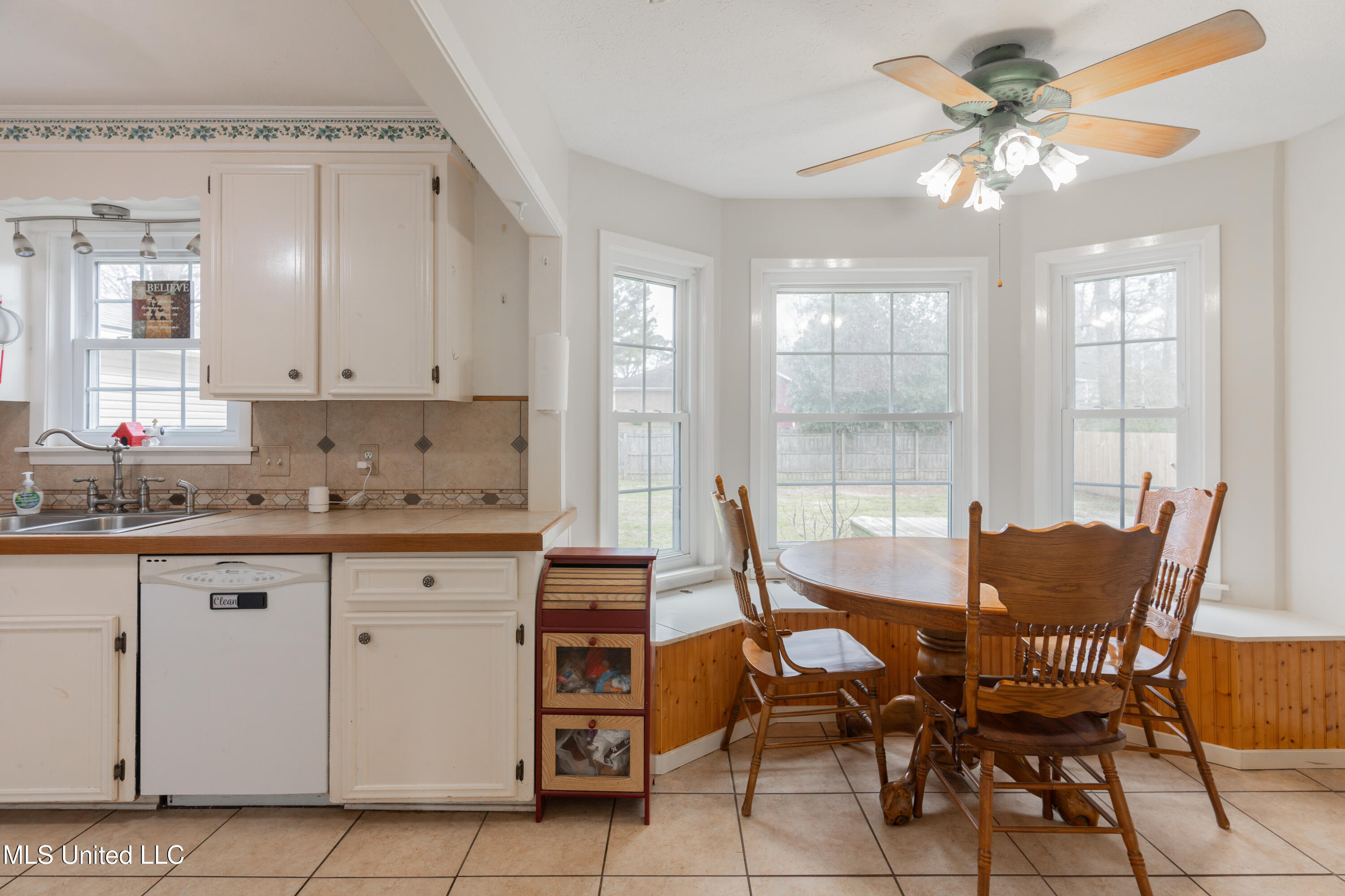 108 Pebble Lane Clinton, MS 39056 - Photo 23 of 60 23-Kitchen.