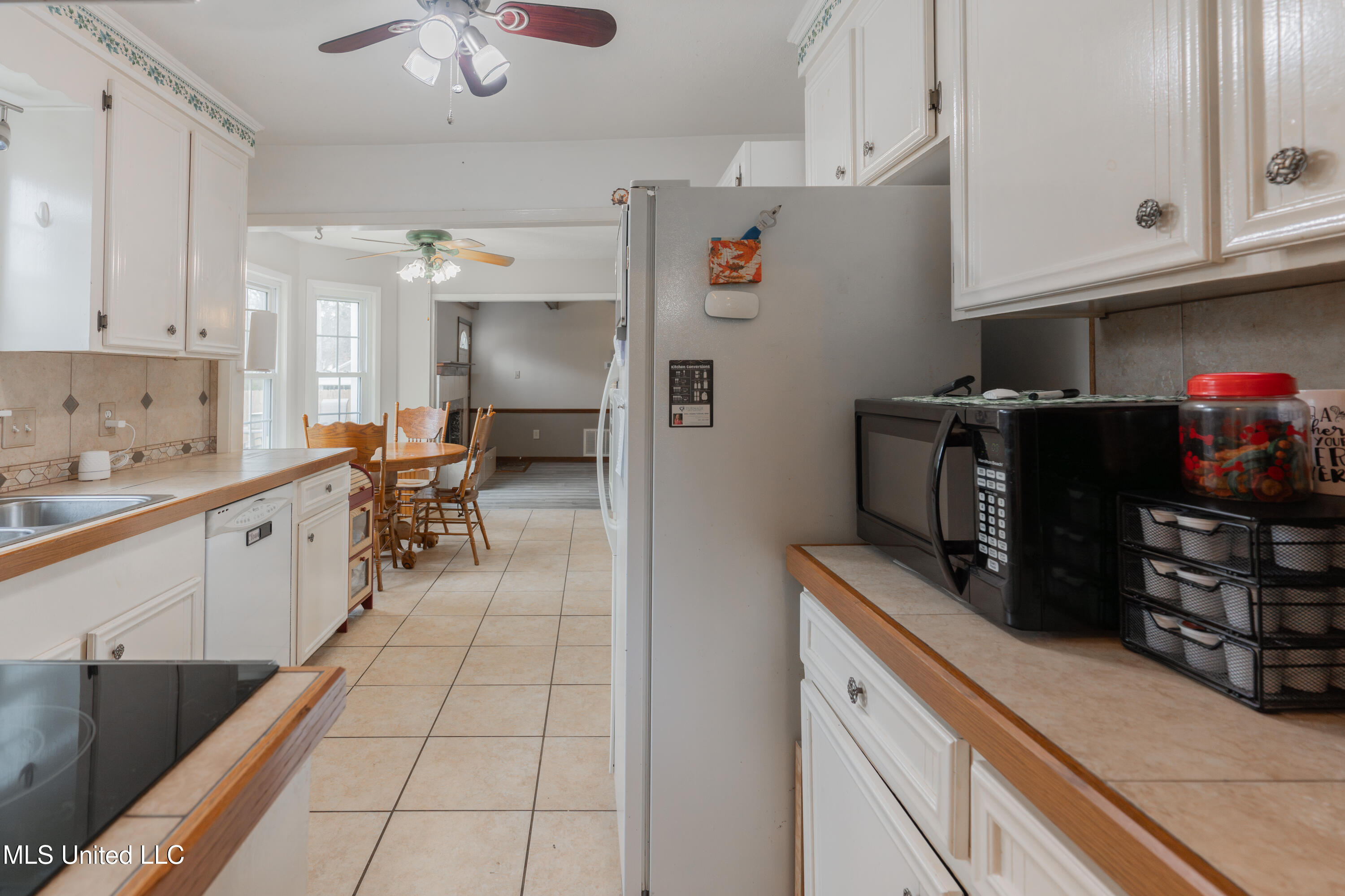 108 Pebble Lane Clinton, MS 39056 - Photo 26 of 60 26-Kitchen.