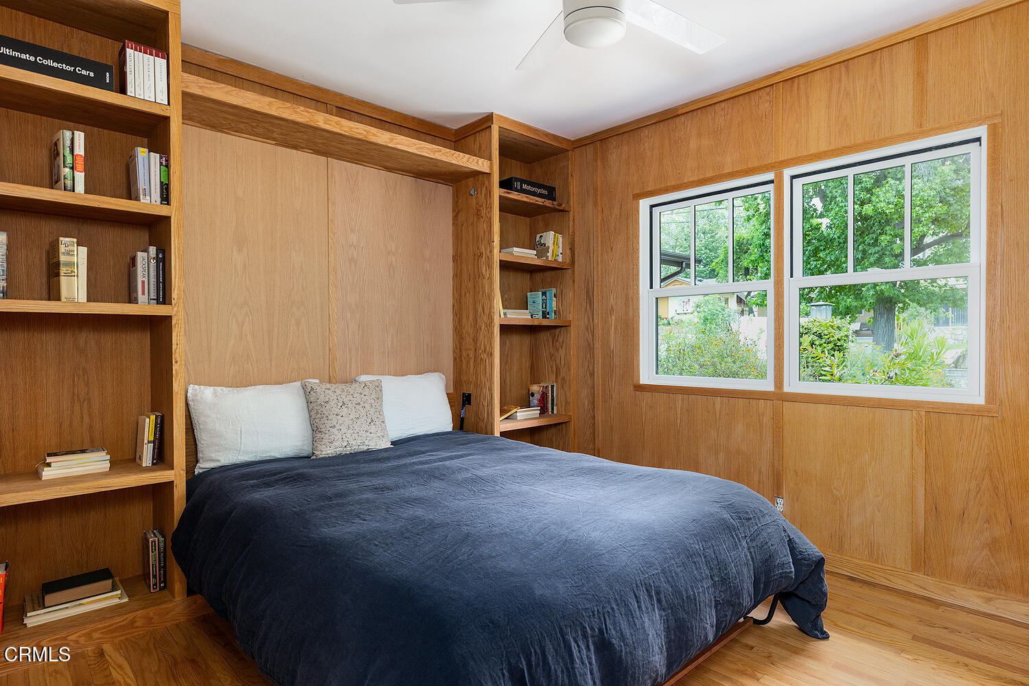 4155 Aralia Road Altadena, CA 91001 - Photo 25 of 40 a bedroom with a bed and a window