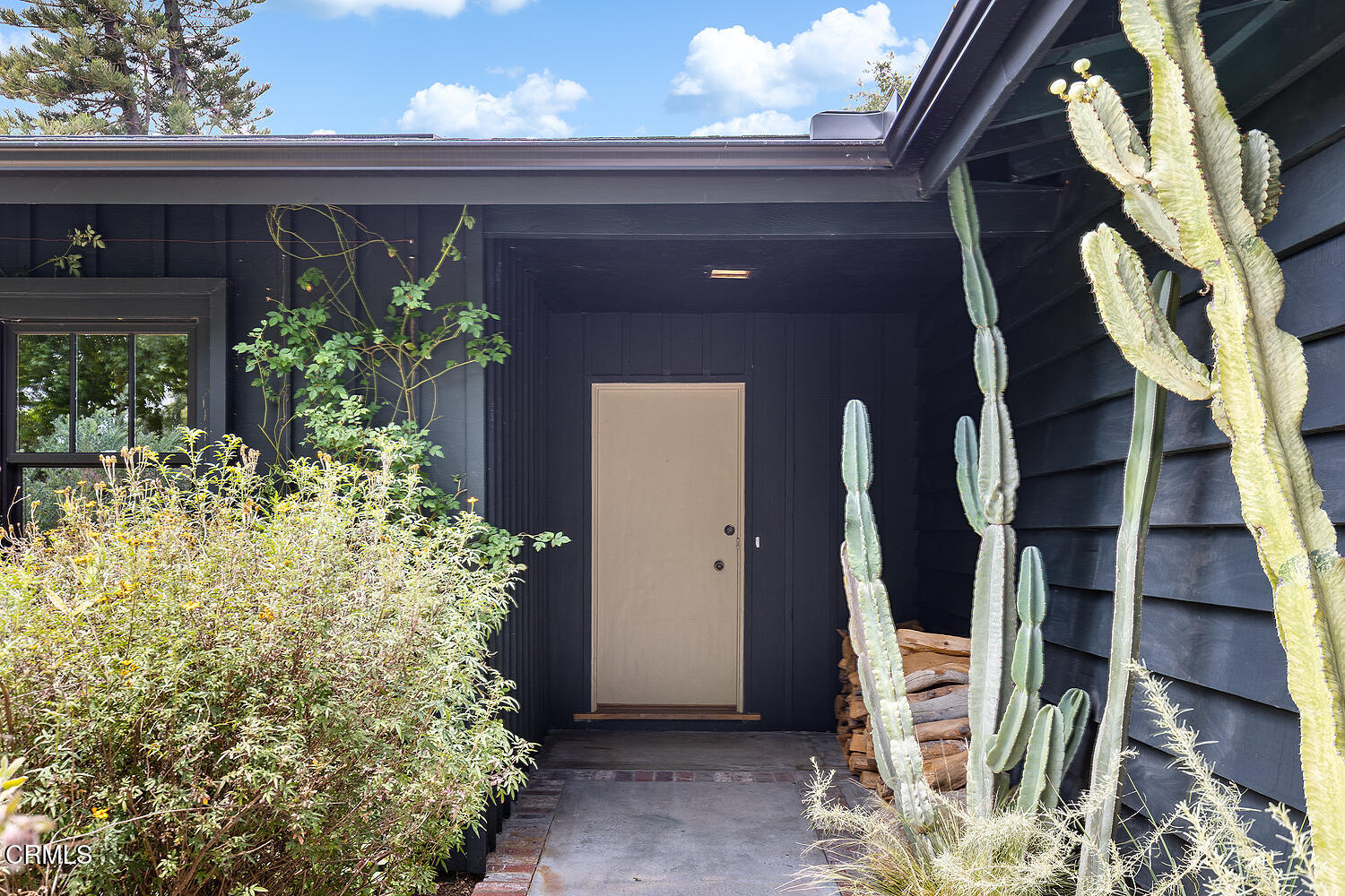 4155 Aralia Road Altadena, CA 91001 - Photo 6 of 40 a front view of a house