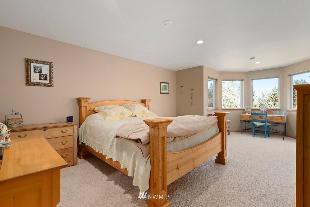 10606 Wagner Road Snohomish, WA 98290 - Photo 19 of 40 a spacious bedroom with a bed and a large window