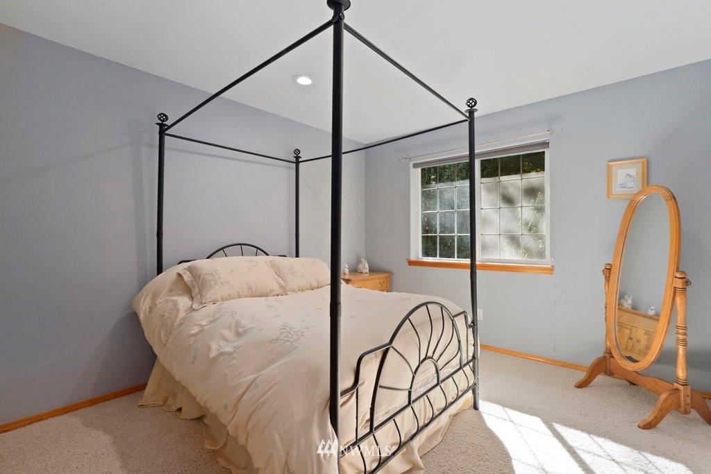 10606 Wagner Road Snohomish, WA 98290 - Photo 25 of 40 a bedroom with a bed window and mirror