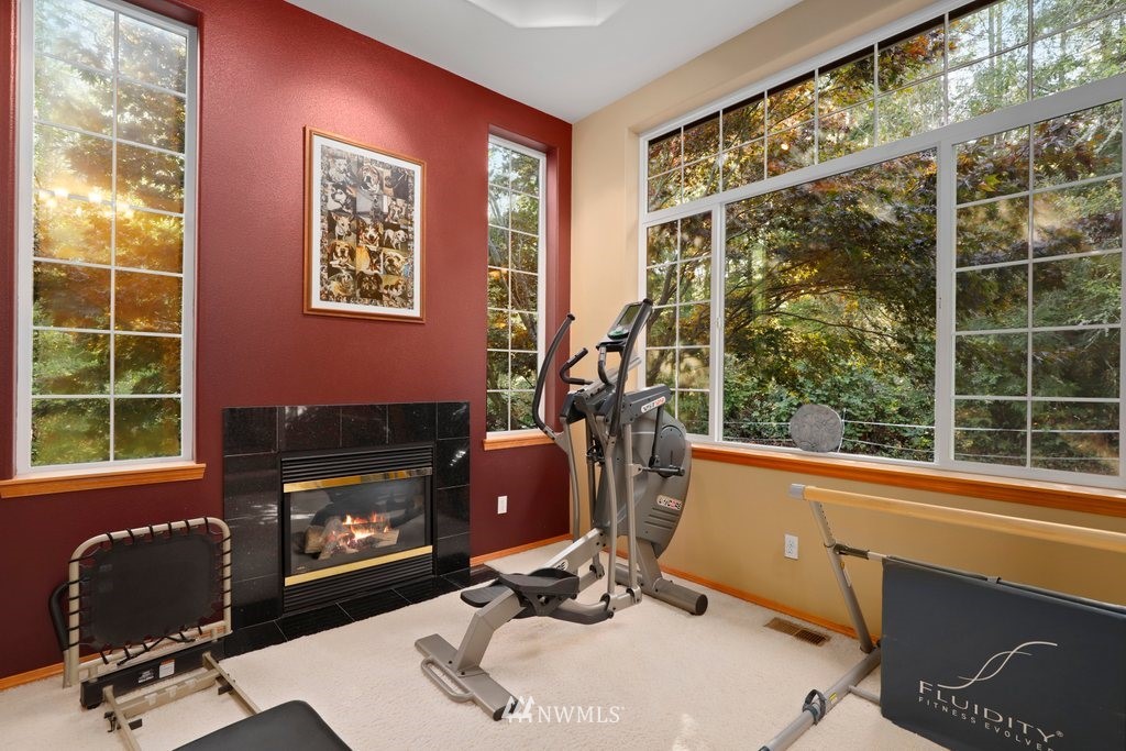 10606 Wagner Road Snohomish, WA 98290 - Photo 5 of 40 a room with furniture and a window