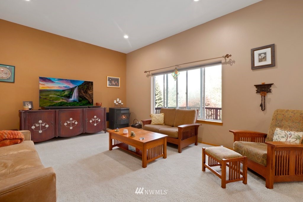 10606 Wagner Road Snohomish, WA 98290 - Photo 6 of 40 a living room with furniture and a flat screen tv