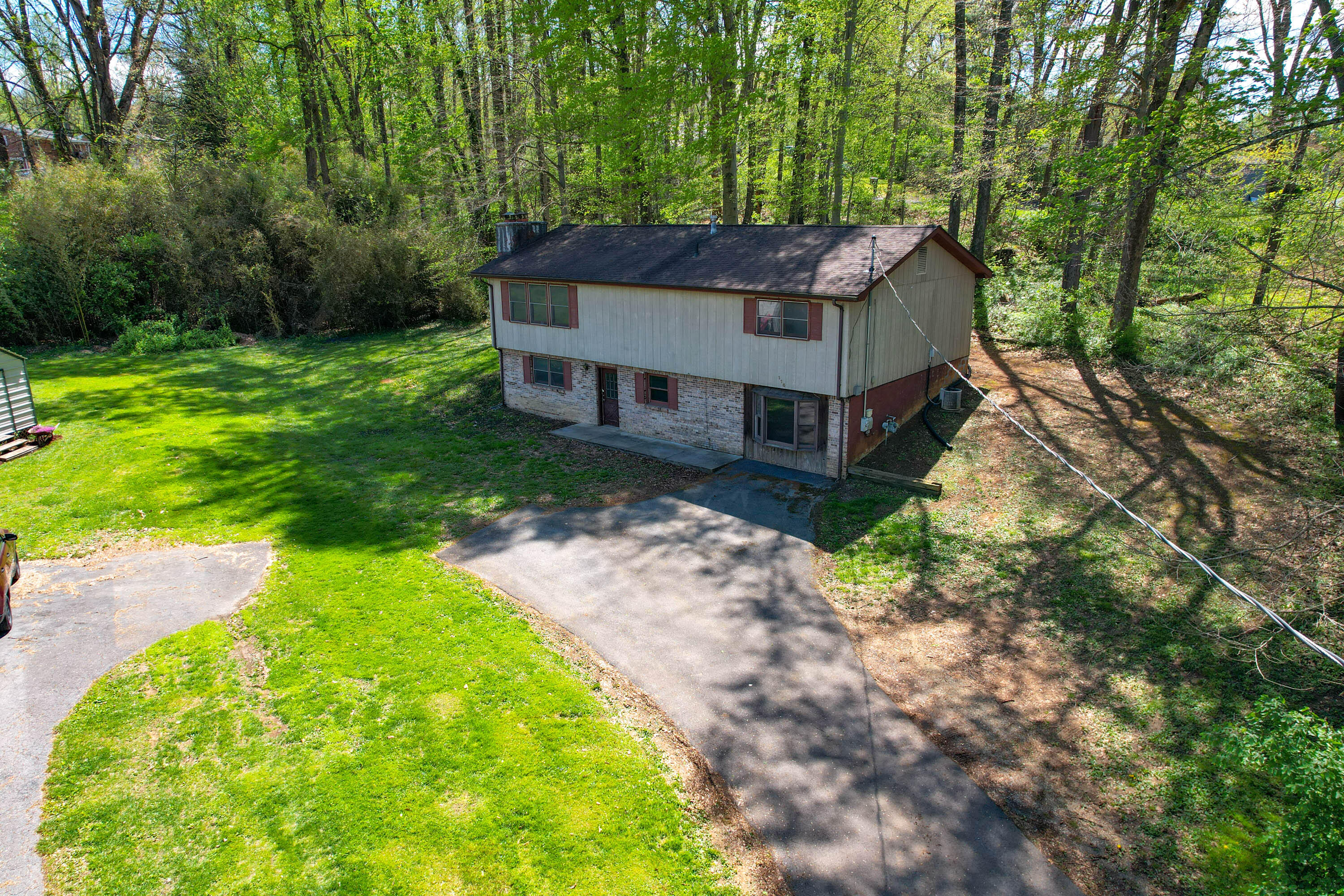 116 Briscoe Circle Bristol, TN 37620 - Photo 3 of 48 Briscoe Drone_