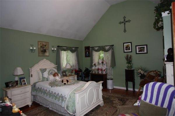 26 Wallingford Road Auburn, MA 01607 - Photo 13 of 21 Gallery Image 13