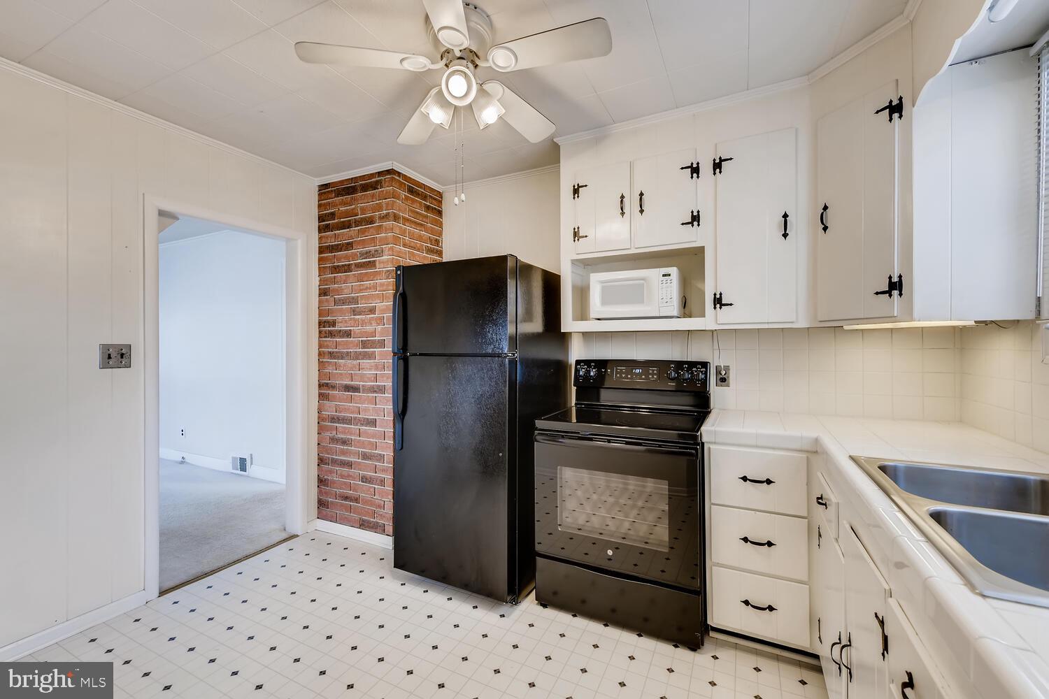 8476 Greenway Road Pasadena, MD 21122 - Photo 7 of 16 Gallery Image 7