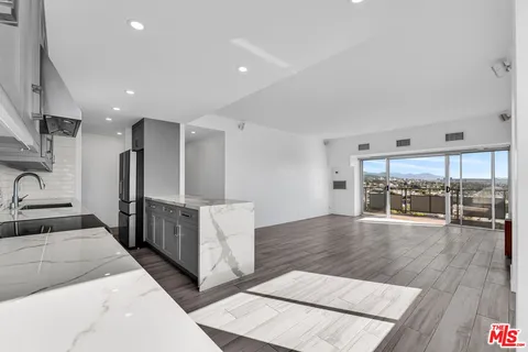 $5,500 | 1155 North La Cienega Boulevard, Unit 1106, West Hollywood, CA 90069
