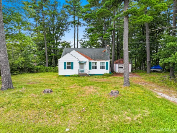 $89,900 | N3697 Highway 2, Iron Mountain, MI 49801