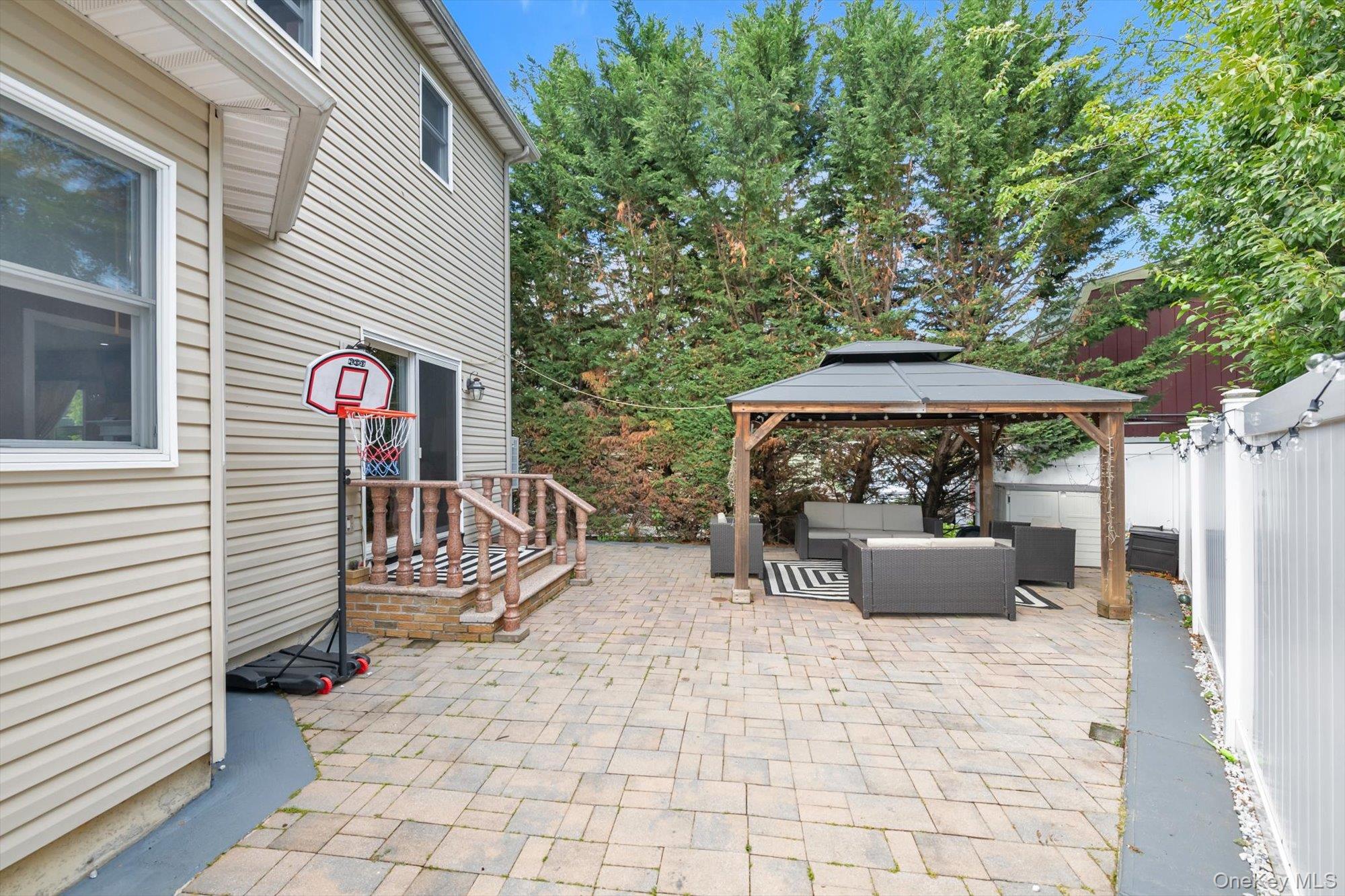 146 Melville Road Farmingdale, NY 11735 - Photo 21 of 26
