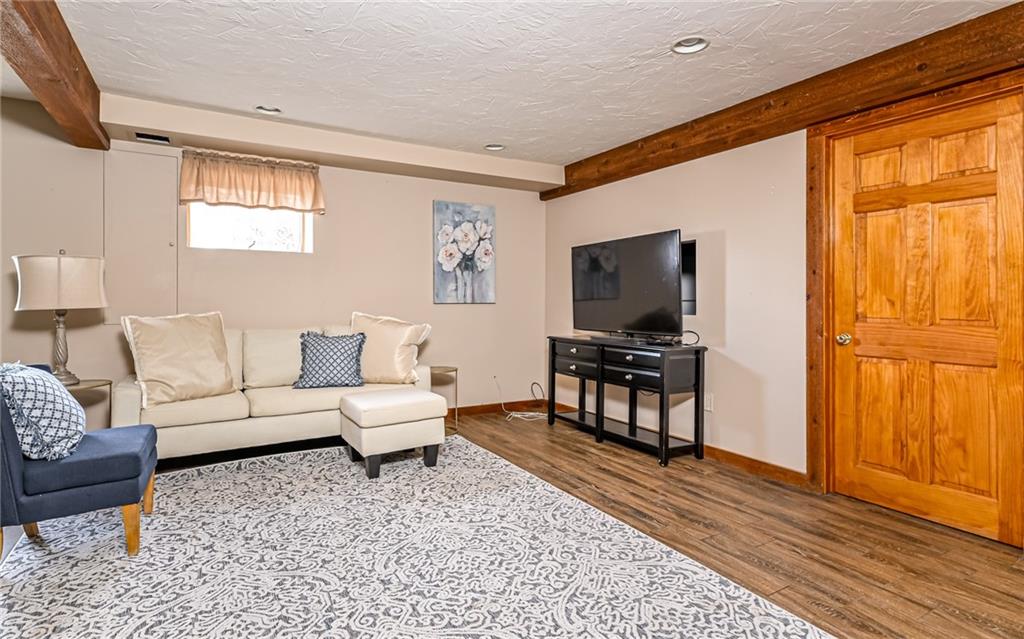 110 Butler Street Extension Valencia, PA 16059 - Photo 29 of 48 Awesome gameroom