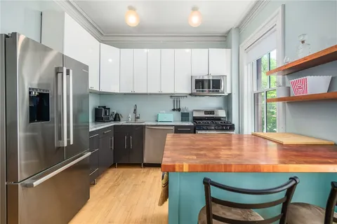 $3,200 | 96 Bowen Street, Unit 3, Providence, RI 02906
